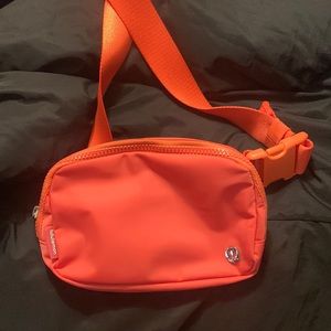 Lululemon Everywhere Belt Bag - Coral